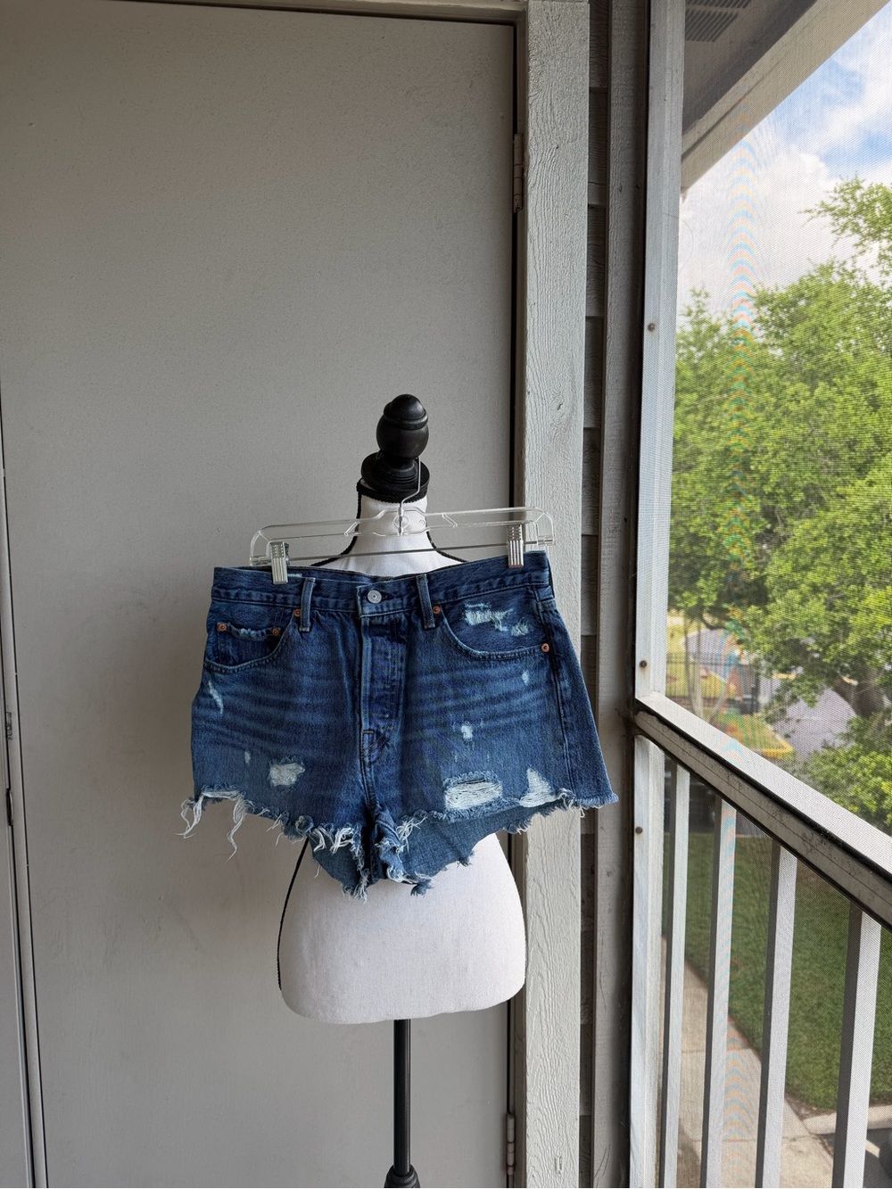 4 Pairs of Denim Distressed Shorts Levi’s & Abercrombie Size 28 - Picture 8 of 16